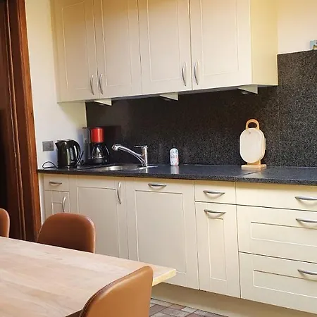 Close To Centre, 3 Rooms, 2 Bathr & Wc, Free Parking & Wifi, Spacious Living Area & Kitchen Brygge