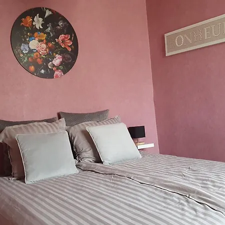 Close To Centre, 3 Rooms, 2 Bathr & Wc, Free Parking & Wifi, Spacious Living Area & Kitchen Semesterbostad *