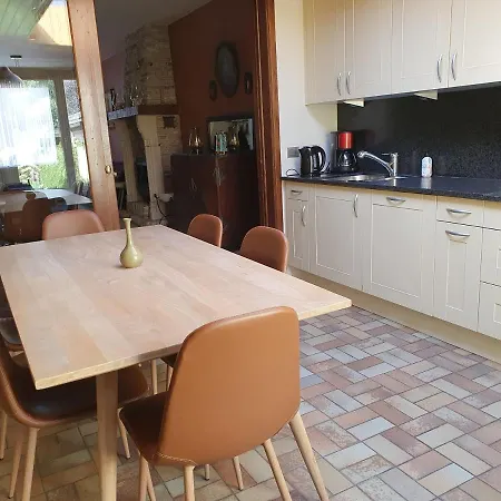 Сasa de vacaciones Close To Centre, 3 Rooms, 2 Bathr & Wc, Free Parking & Wifi, Spacious Living Area & Kitchen Brujas